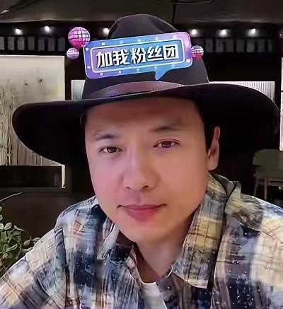 这个男人在直播间一帕鼻子一帕泪的，不知道他是悔不当初还是在卖惨哦，个人觉得两种意