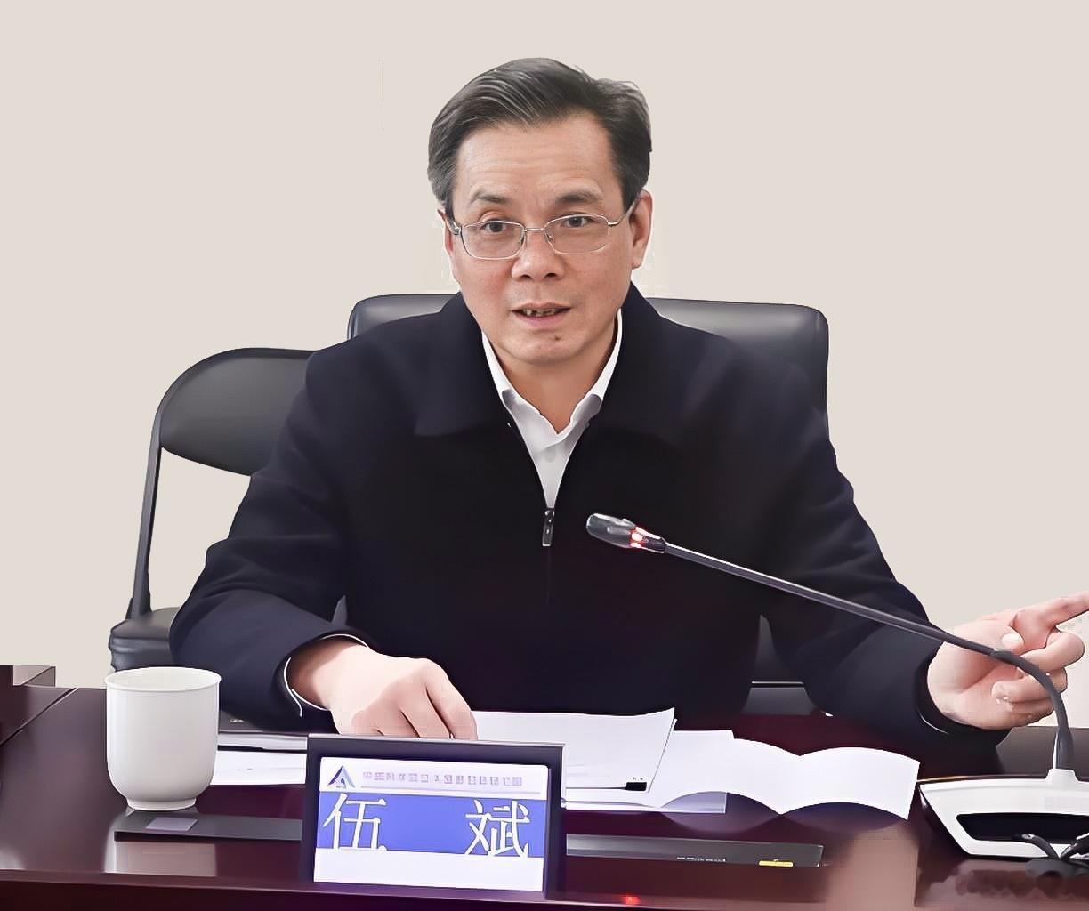 7月24日，福建省十四届人大常委会第23次会议闭幕。会议表决通过了有关人事事项，