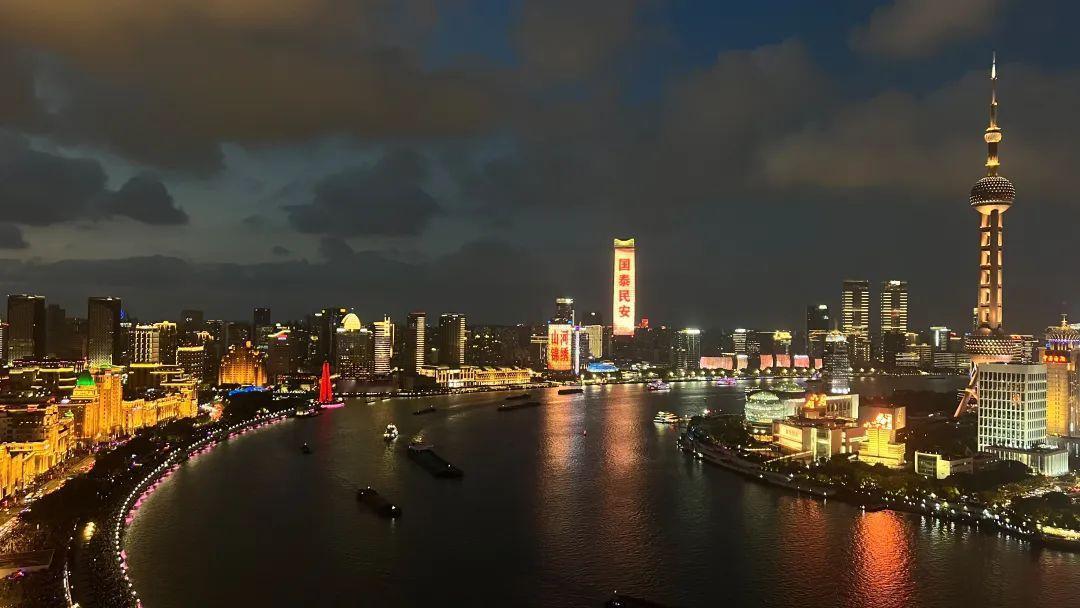 很长一段时间，我都活在无尽的焦虑里。
没有具体的风浪，却总在心里翻江倒海。看似安