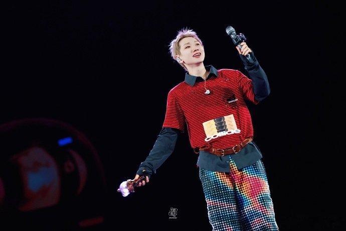 汪苏泷就是这样很火人又很好 巡演走到哪哪就是万人合唱现场，他还特意给远道而来的粉