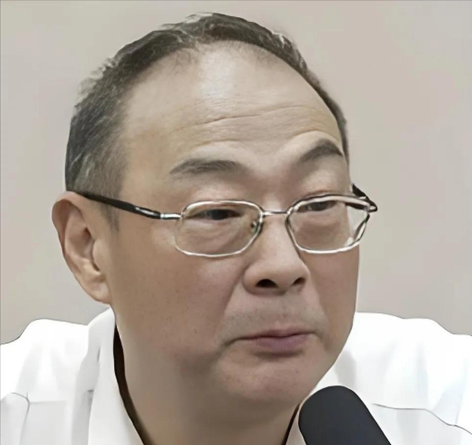 完全同意金灿荣教授的观点，中国没有必要再三要求日本就侵华罪行道歉了，日本道歉不道