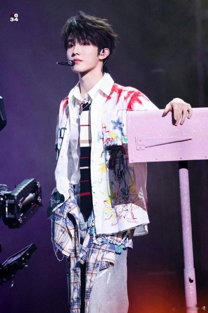 苏新皓元气ending苏新皓这个元气ending太甜了！笑容治愈活力满满，像小太