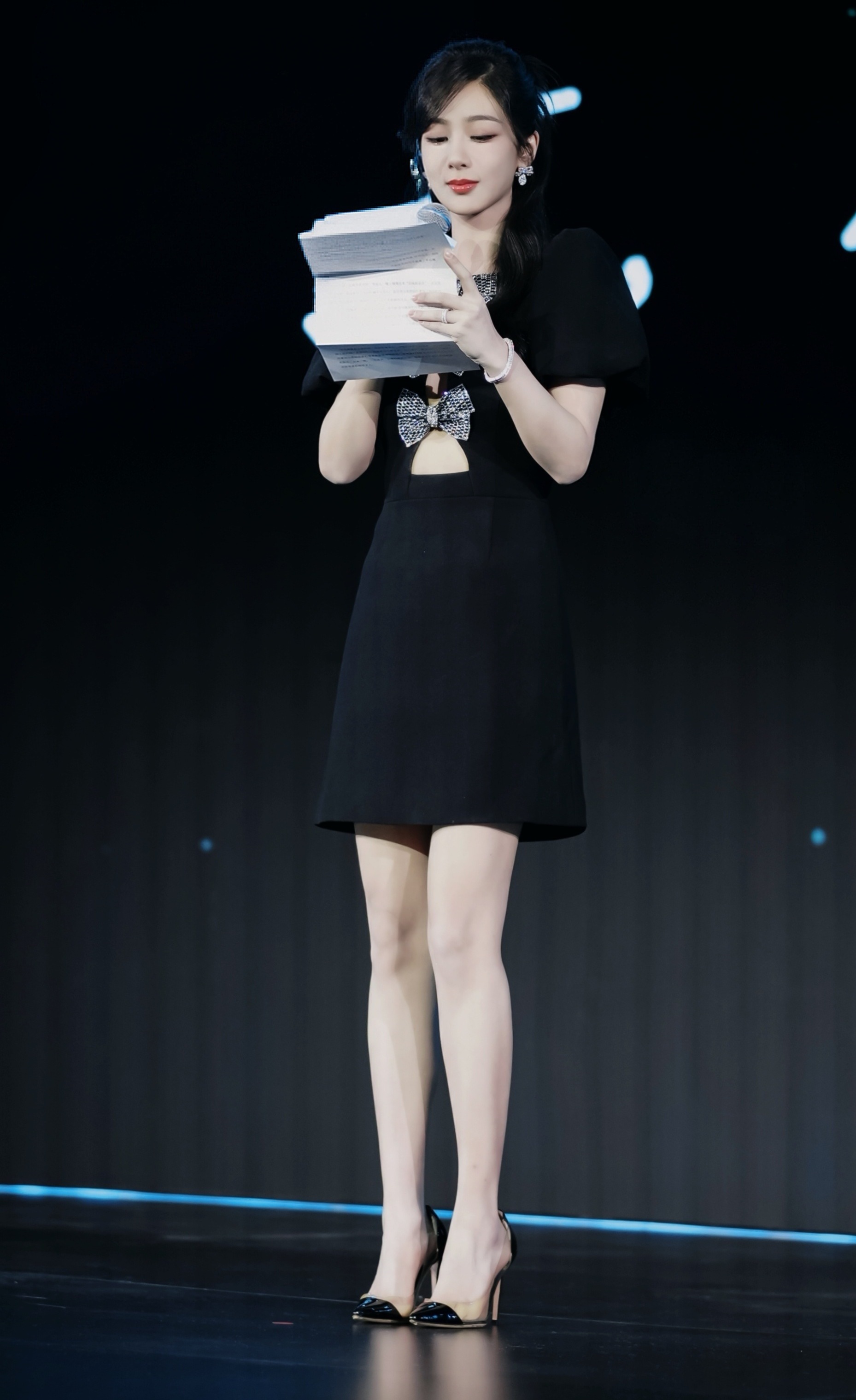 杨紫三部作品获白玉兰认可杨紫 在复制粘贴的时代，你是手写的诗
