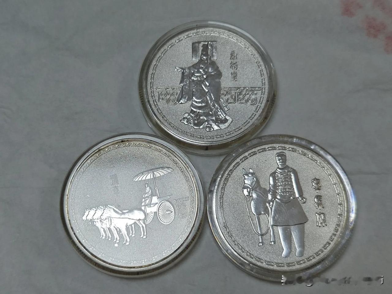 朋友送的我旅游纪念品，扒掉盒子后，有人是当银子去忽悠别人，你们猜，究竟是什么材料