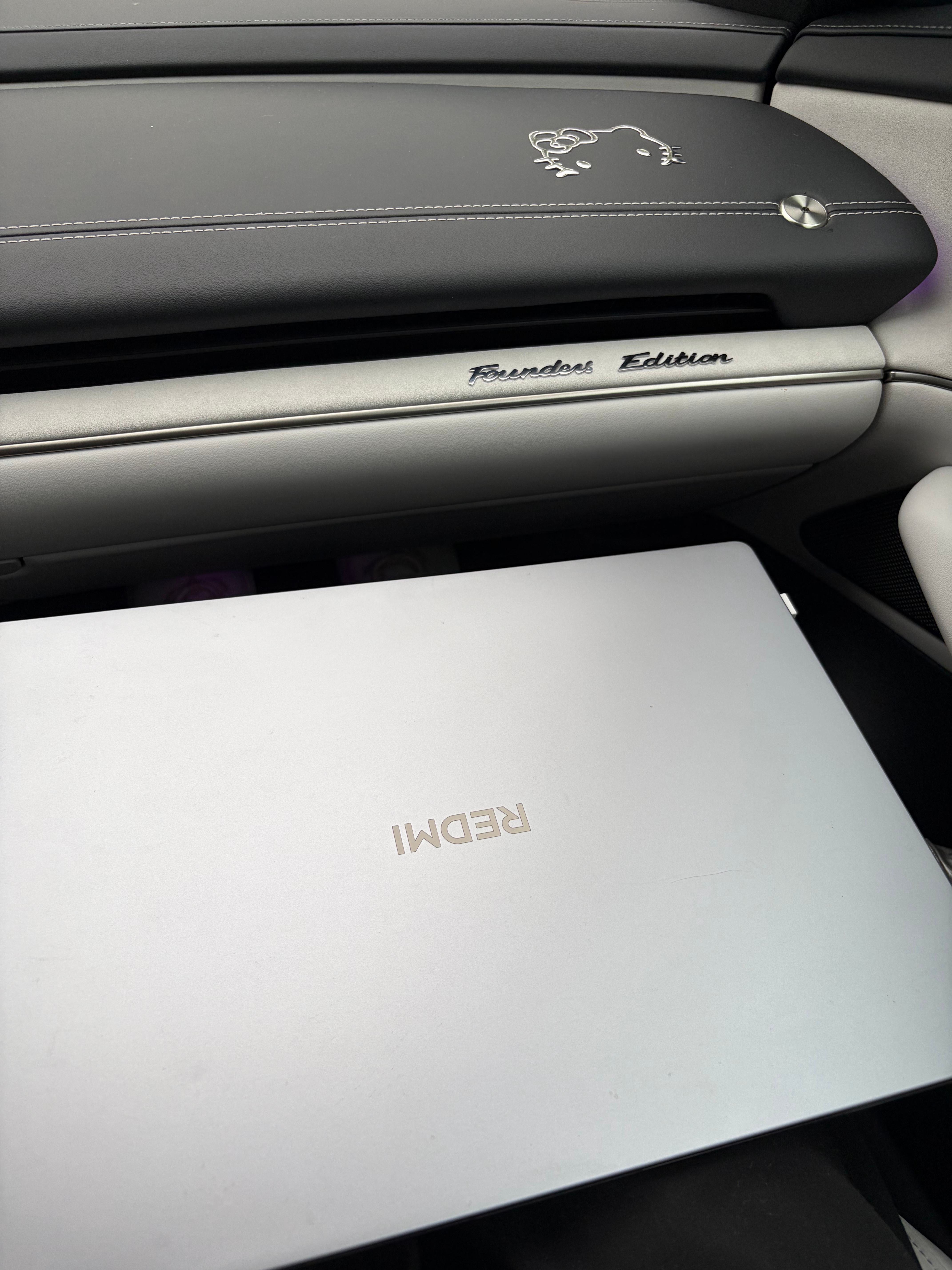 REDMI 的笔记本这次也继续迭代新款了！小米目前更新的是小屏幕➕极致轻薄，RE