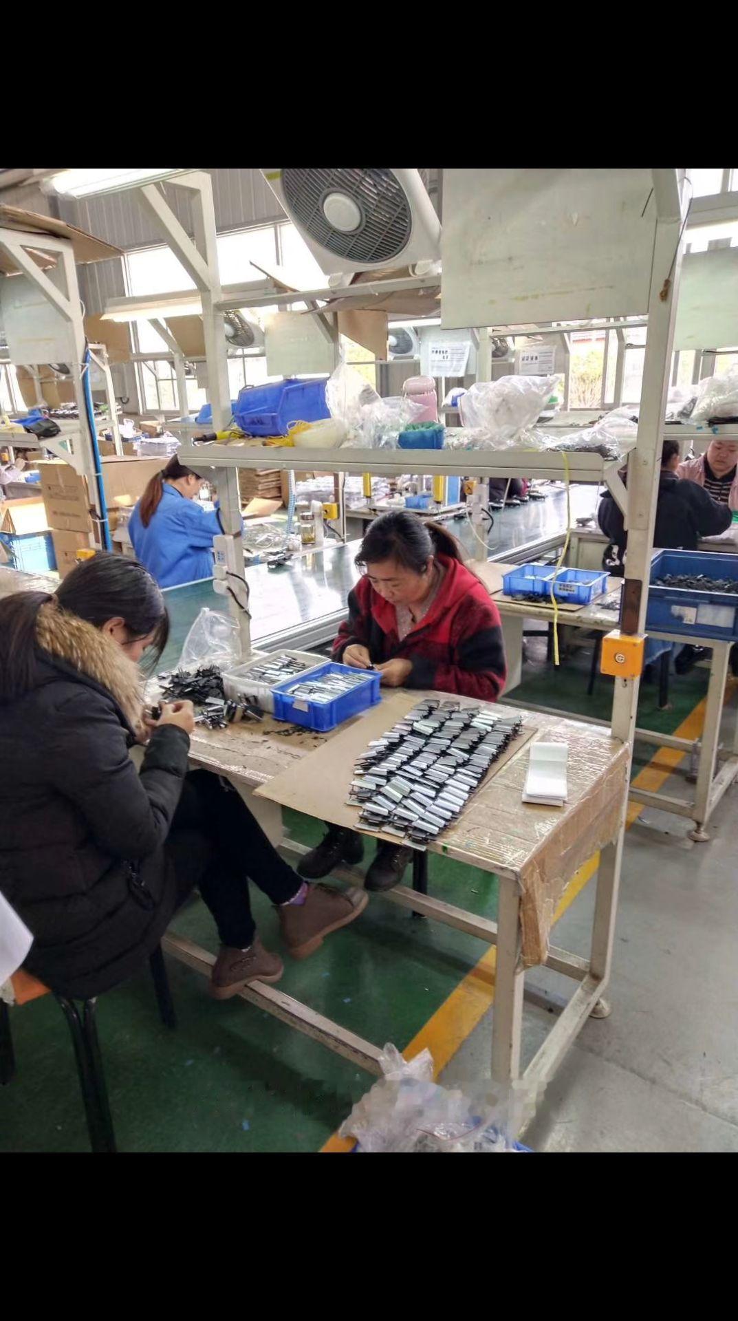 注塑厂记录工厂里上班日常生活