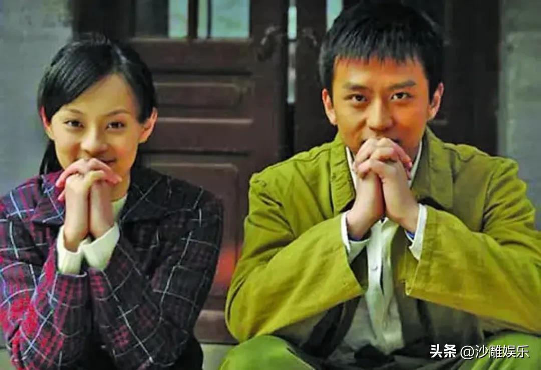 孙俪邓超，幕后视频曝光！冲上热搜！

3月1日，2005年《幸福像花儿一样》片场