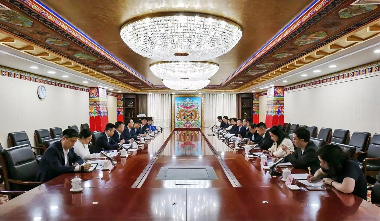 4月17日，中国黄金集团有限公司党委副书记、董事、总经理殷长波在集团总部会见中国