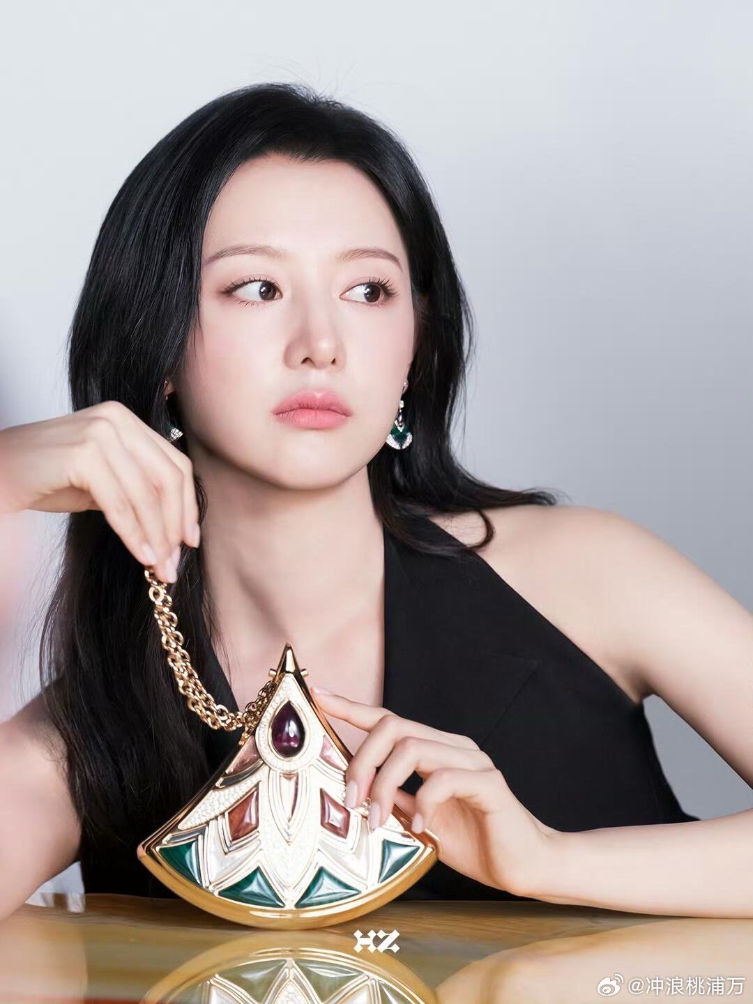 金智媛今年首组美照来了！不愧是进组的状态 