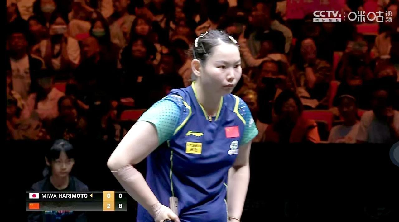没想到！何卓家3:0横扫张本美和！
张本美和全场只能苦笑
第三局，开局直接被何卓