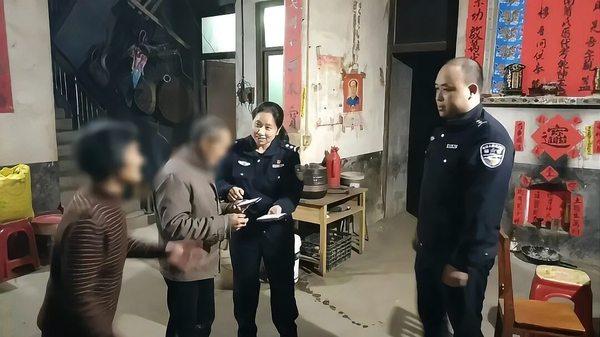反诈宣传救了老人养老钱，这才是基层最该做的事！
 
湖南隆回县一位老人，近日遭遇