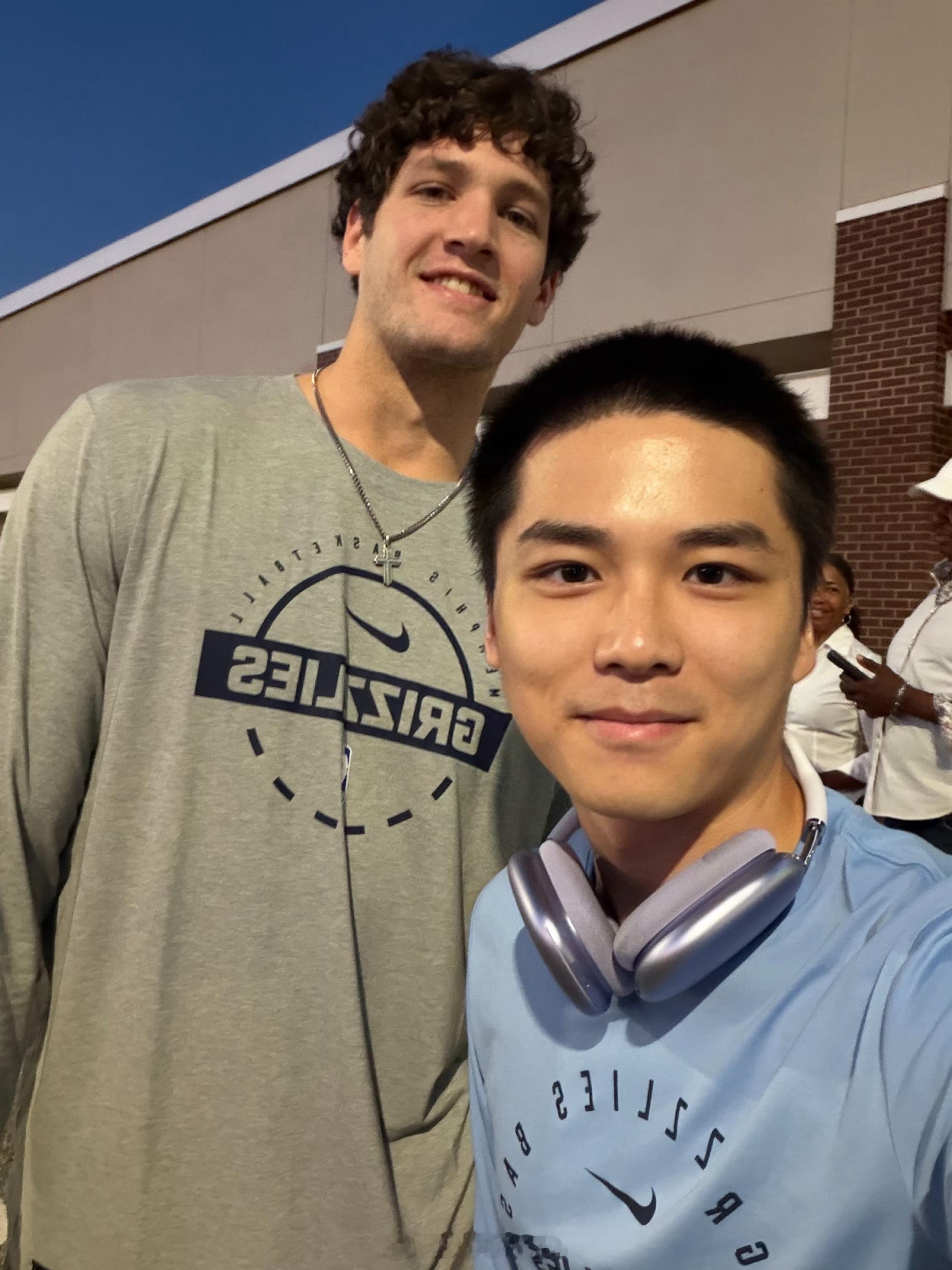 逛 Wholefoods 偶遇，期待你早日转正。 ​​​