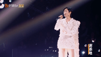 李宇春容祖儿终身美丽 李宇春和容祖儿合唱终身美丽真的太绝了！两人的声音搭配简直完