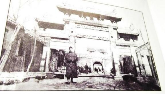 1929年4月，刘珍年大败张宗昌，活捉了老长官褚玉璞。刘珍年向褚家人索要赎金二百
