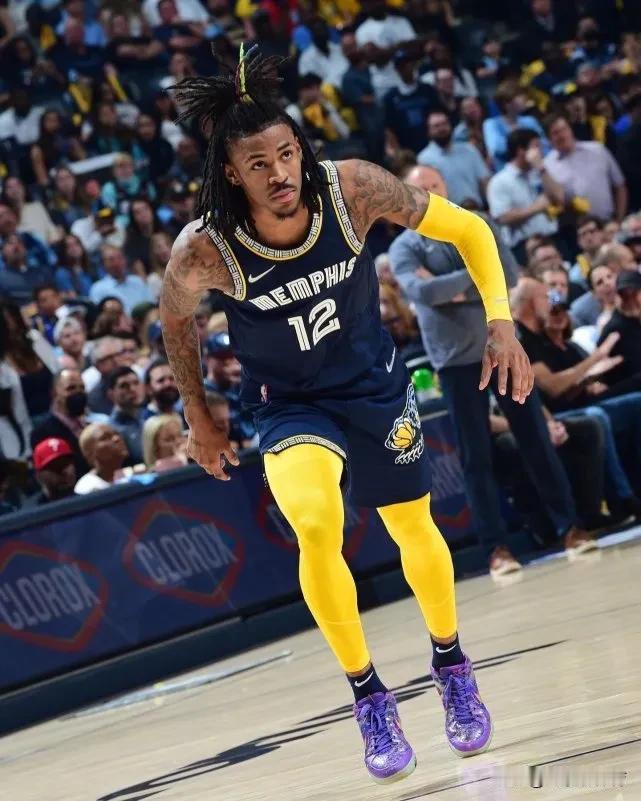 莫兰特缺阵，灰熊主场123:126不敌公牛遭遇赛季首败。

今日NBA常规赛继续