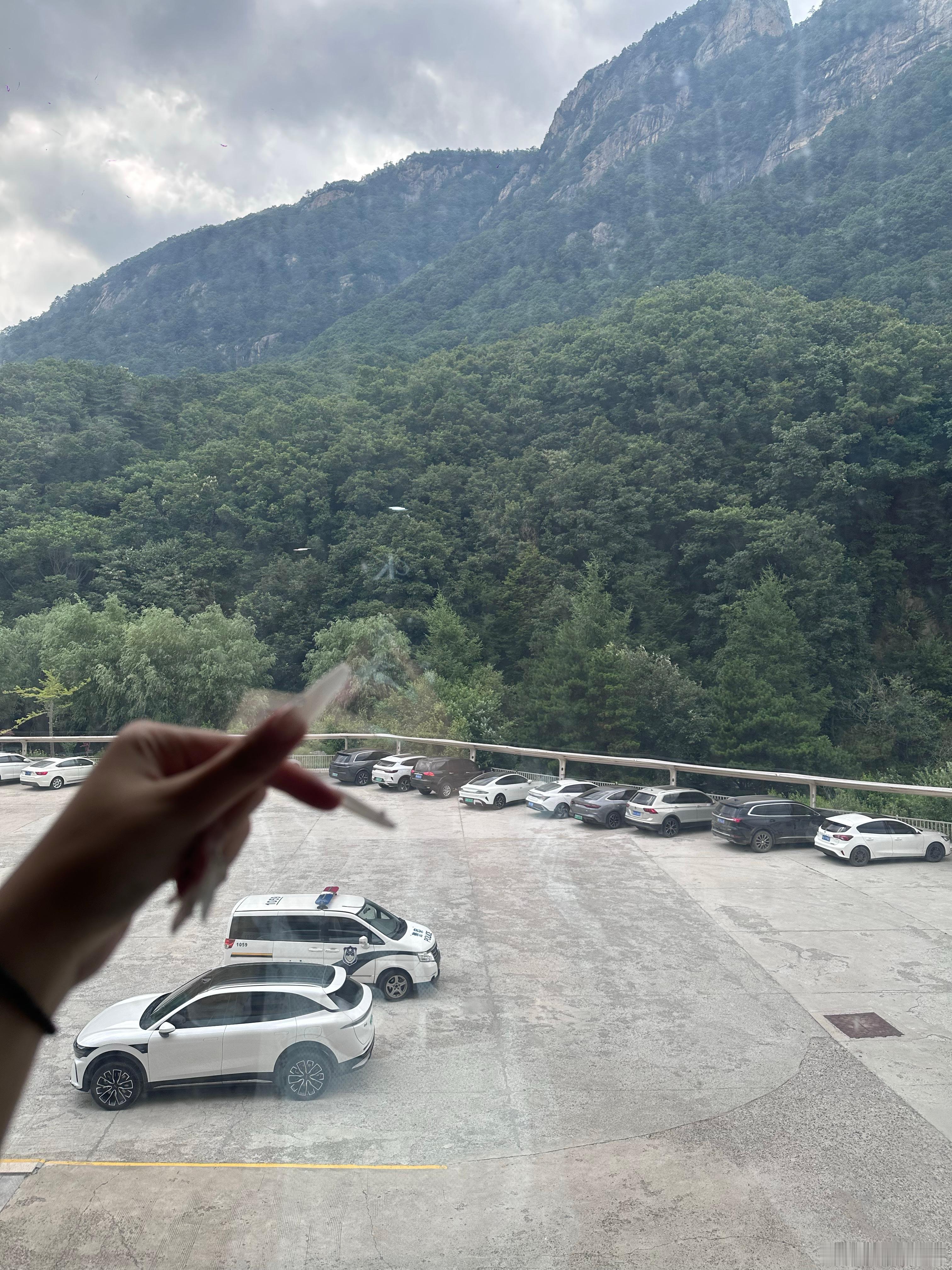 我发誓我再也不会为了个男的往山里跑 完全花钱找罪受 