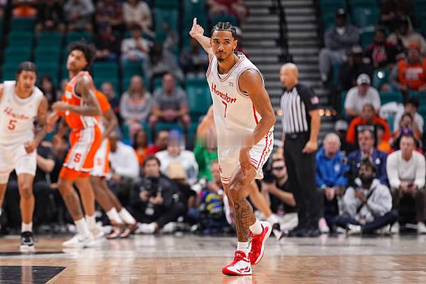 休斯顿大学以78比74战胜了雪城大学。休斯顿大学先发大四后场米洛斯-乌赞（Mil