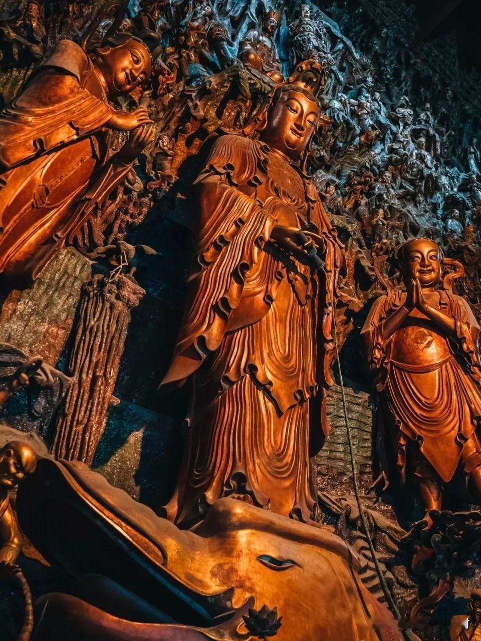 灵隐寺藏了一整面墙的神仙！90%游客只拜大佛，错过绝世木雕
 
去杭州灵隐寺，所