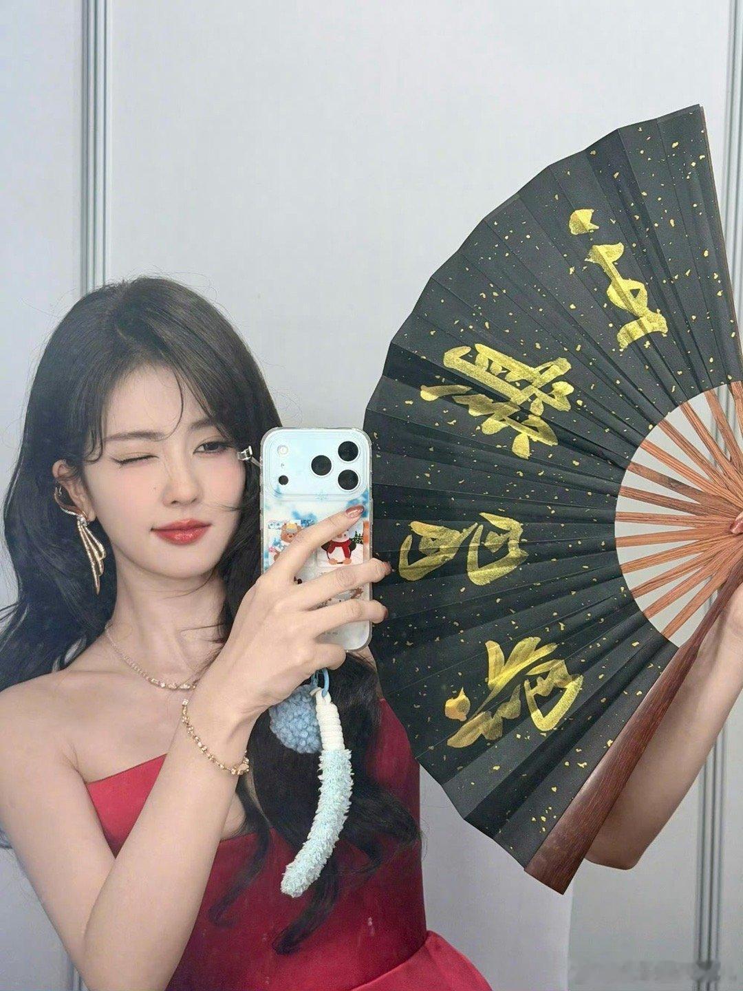 白鹿王星越新剧缘起砍一刀 好喜欢这种“专业至上”的初遇设定！它让感情线的萌芽脱离