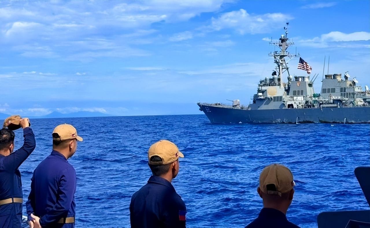 “尼米兹”号航母逼近黄岩岛，055率队大胆插入打成一团！
 
美国人这次玩大了。