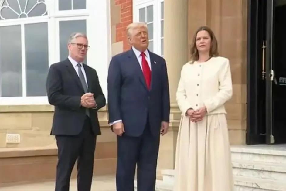 美国总统老特会见英国首相斯塔默之后在苏格兰对记者表示他打算改变对俄罗斯50天停火