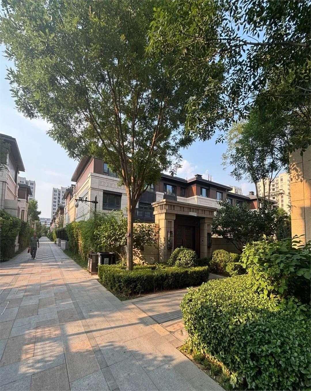 上海豪宅市场冰火两重天：有钱人不够用了！


最近两年，全国楼市静默，但豪宅市场