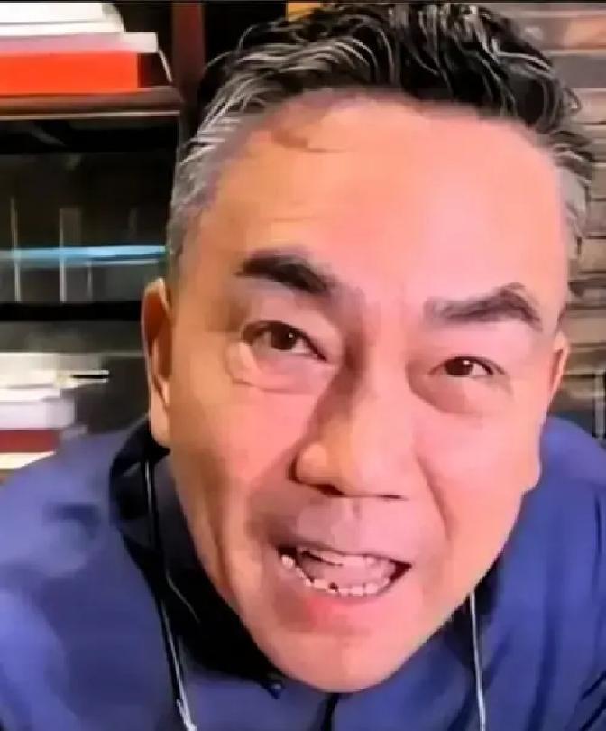 杨议开直播直接点名郭德纲，说他现在飘得厉害，谁劝都油盐不进，得有人泼盆冷水。
我