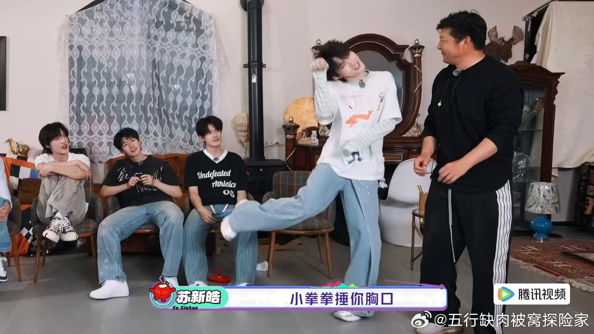苏新皓撒娇教学苏新皓小拳拳捶你胸口一路向海的少年 苏新皓这段撒娇教学有点东西，现