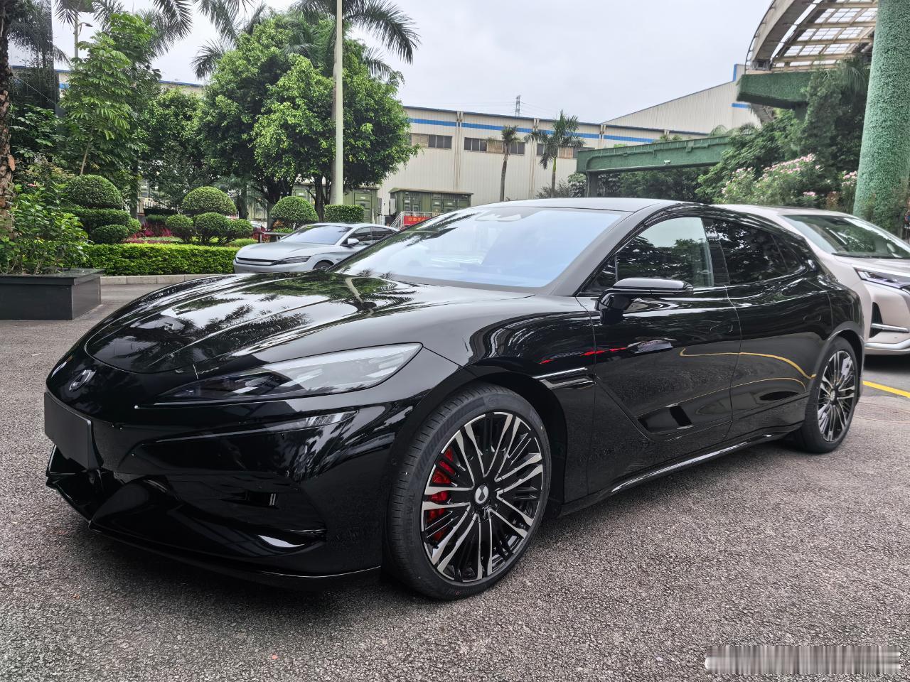 黑武士风格的腾势Z9GT，太酷了[色]假如卖3字开头的话销量能不能起飞？#腾势z