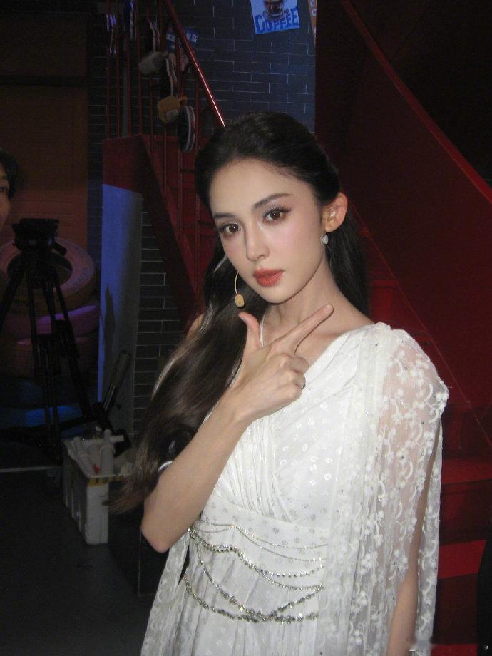 娜扎十三年后再现小雪造型，死去的回忆突然攻击我 