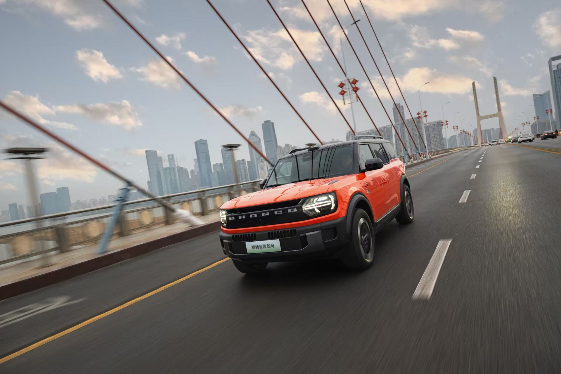 福特智趣烈马，增程版 43.7kWh电池， CLTC 纯电 220km，纯电版1