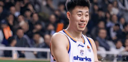 鹿晗 红包上海男篮球员张镇麟：看着付豪有点害怕我怕他把我牙打下来。上海男篮对阵辽