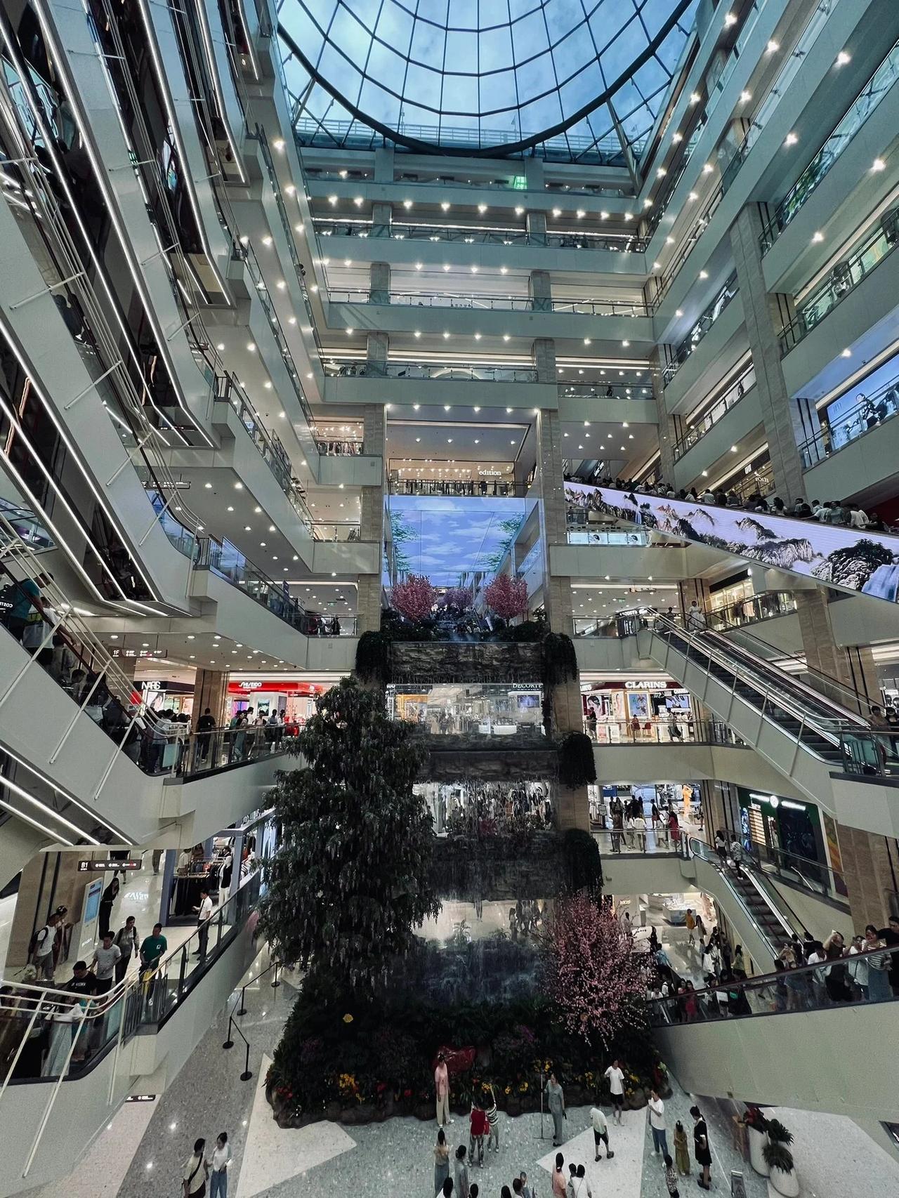 2026年6月中下旬。

西安赛格海底捞正式停止营业。

员工统一分流至 MOM
