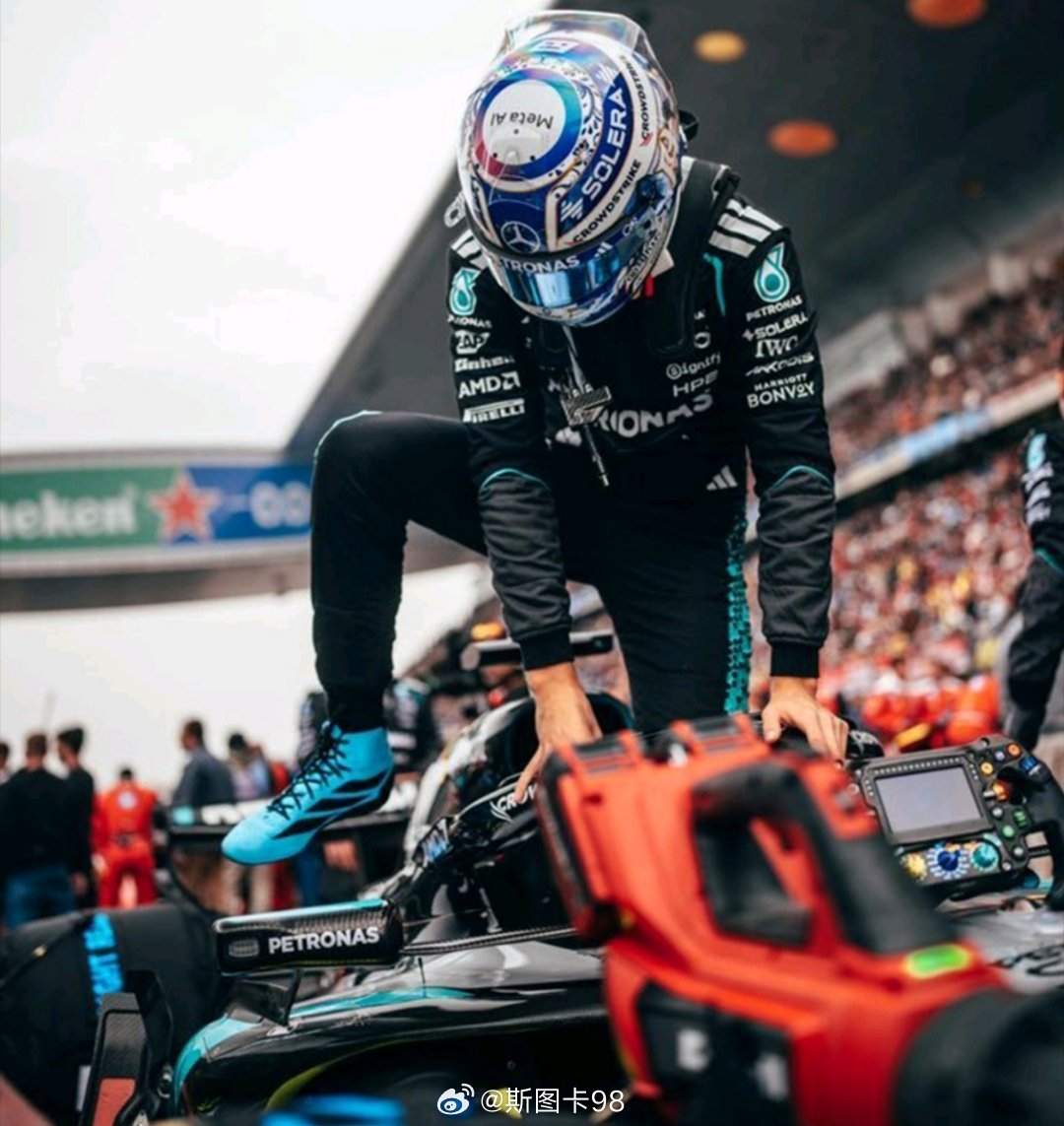 “One Man， One Engine”（一人一机）是AMG最虔诚的造车哲学。