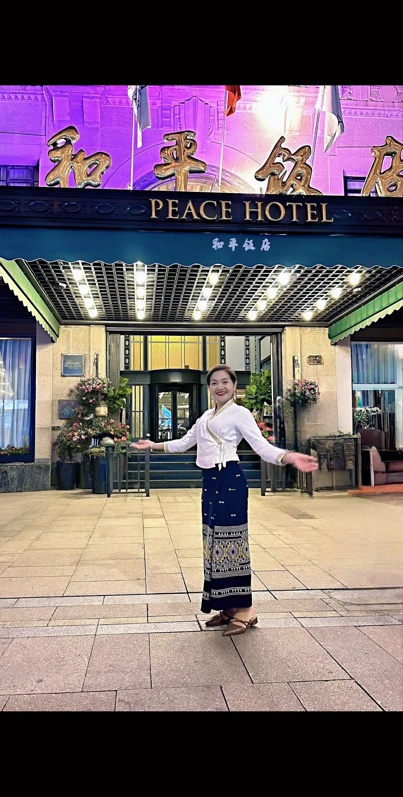 先生，人生最大的底气，是随时能把自己捞起来。真正的成长，不是站在高处拉...