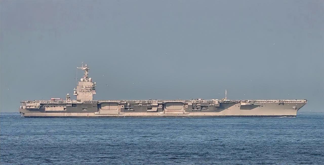 美军现在11艘在役航母，从数量上看，美国海军在1970年代服役了2艘航母。尼米兹