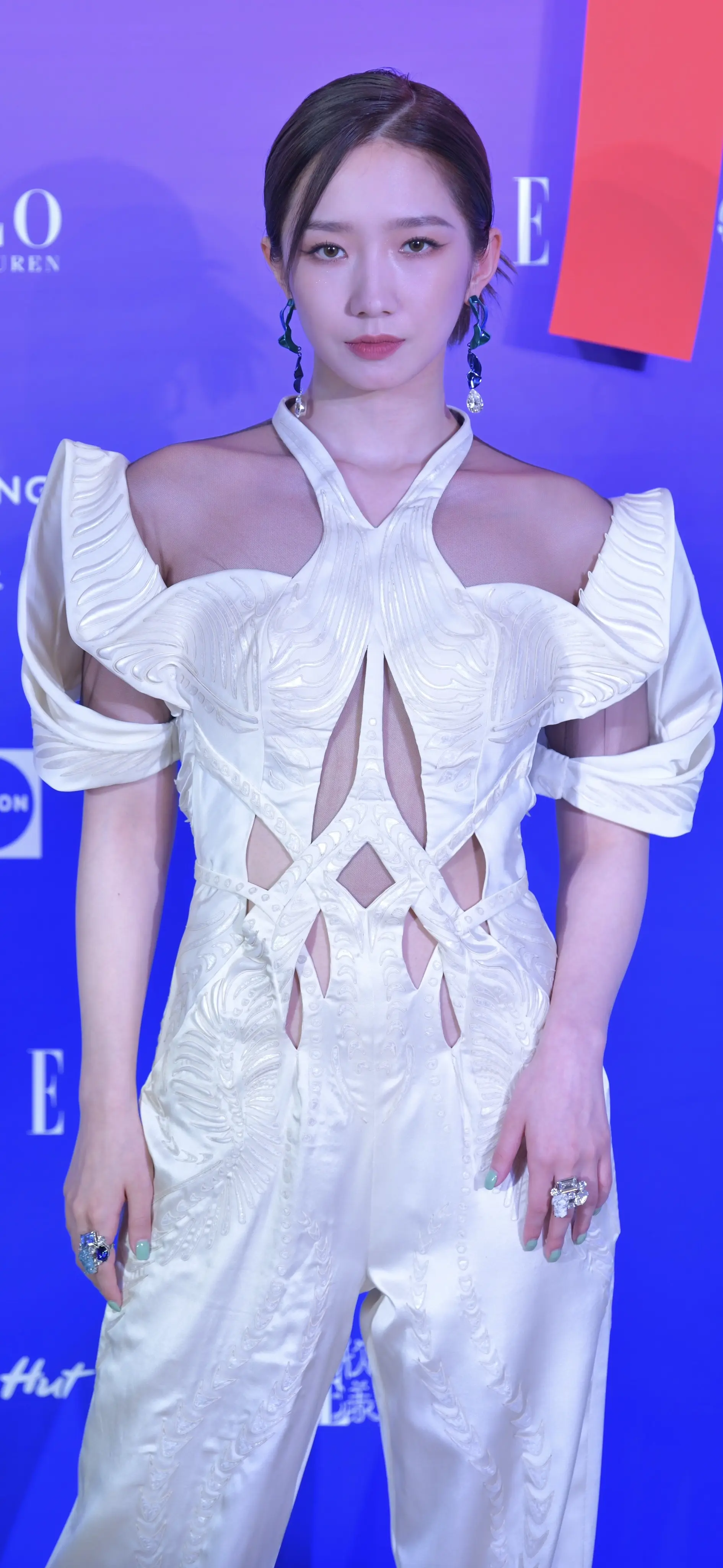 孟美岐。