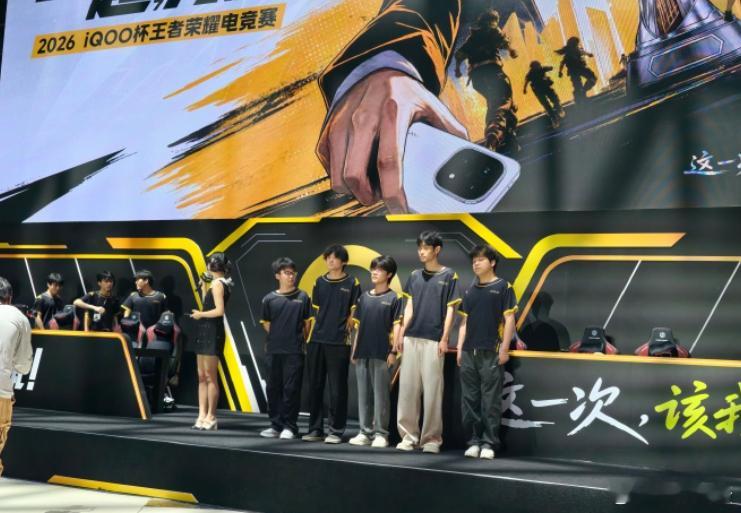 南大区决赛火热开赛8.23 南大区赛已打响！选手集结赛场，以操作对决，凭热爱冲荣