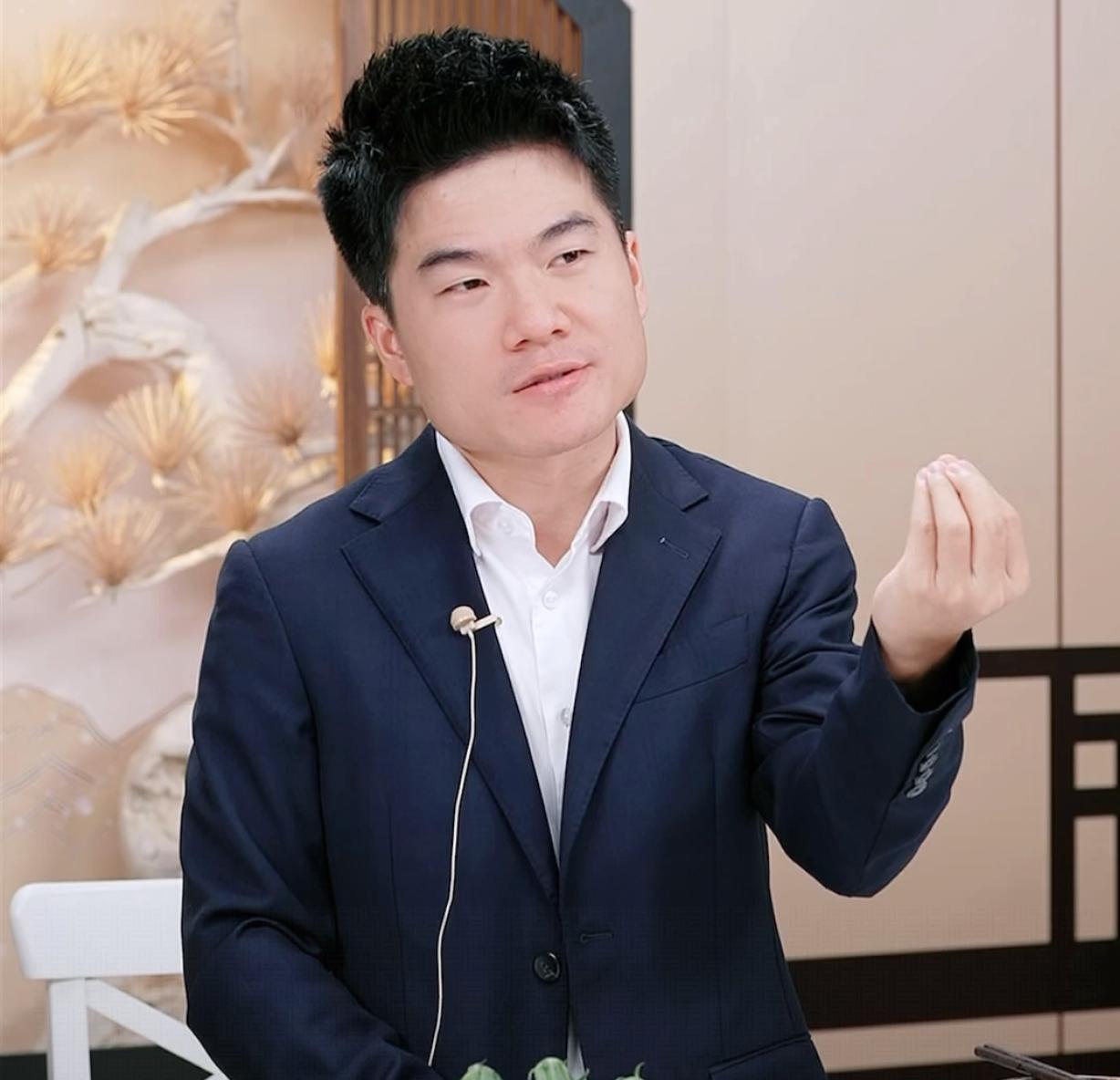 好消息！
“阅山河”新疆行将在10月成行
董宇辉今天直播时明确了
9月份的新疆有