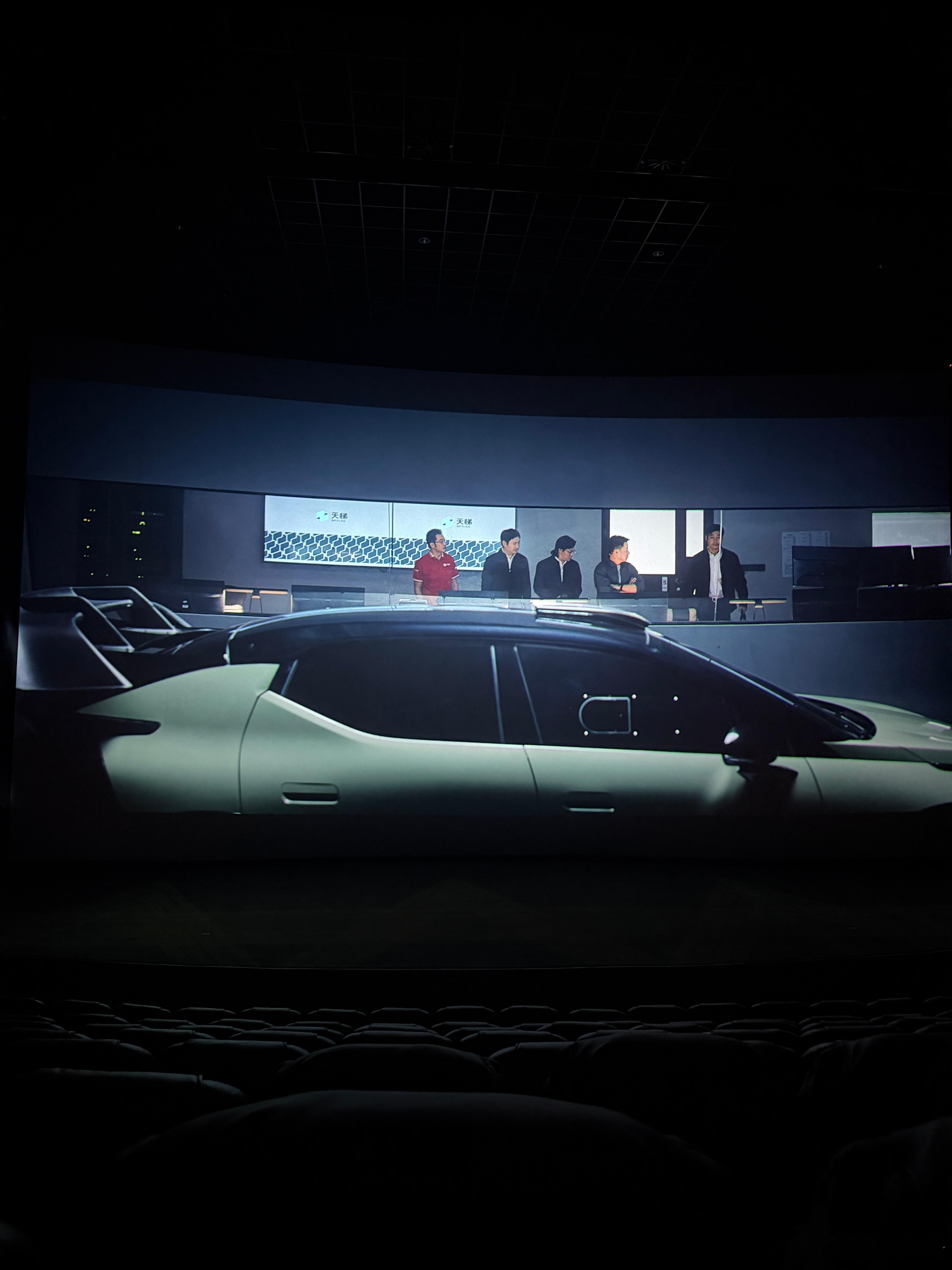 也曾飞驰人生飞驰人生 风洞里面这台领克Z20改的确实帅彻底摆脱了小SUV的感觉飞