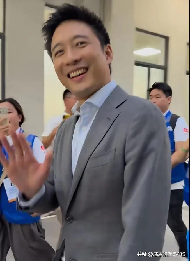 霍启山果真是霍家的“钻石王老五”啊，长得帅气且财富众多！自从郭晶晶嫁入霍家成为嫂