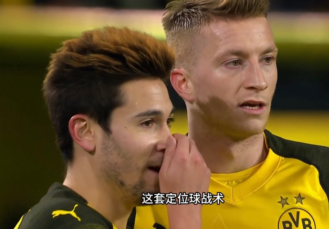 格雷罗以前头发这么多呢？而且还戴了假睫毛（不是 ​​​