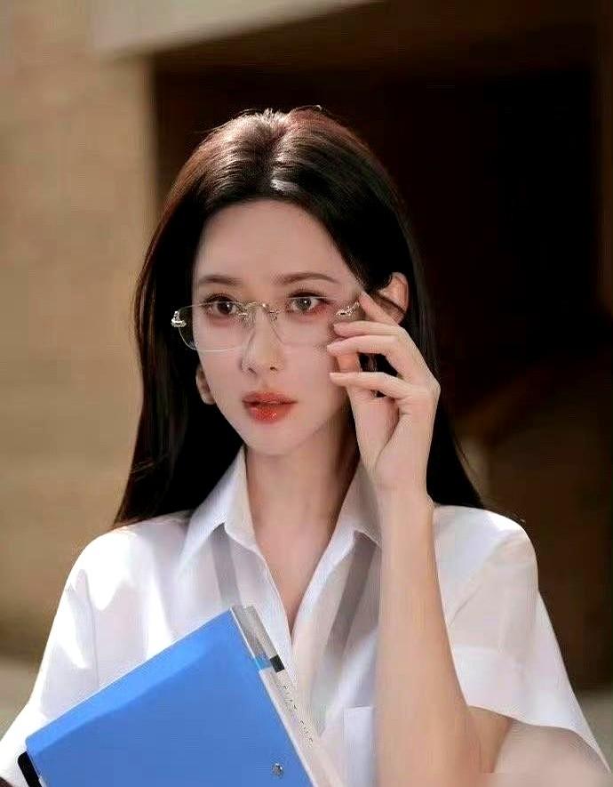 撕掉笨蛋美人标签，孟子义这次端起资深媒体人的饭碗，一头撞上丁禹兮这个嘴贫心热的犯
