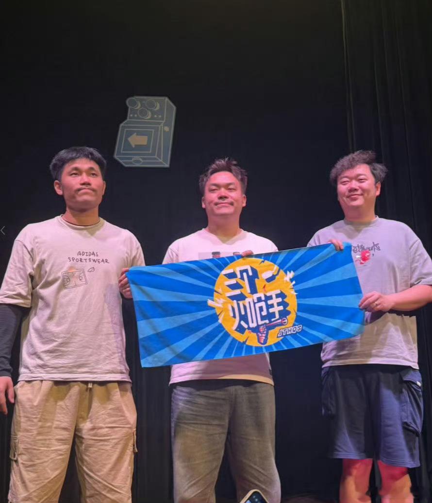 原来内娱也有真兄弟原来内娱也有这种真友情从杭州的开放麦到现在的总冠军，身边的人还