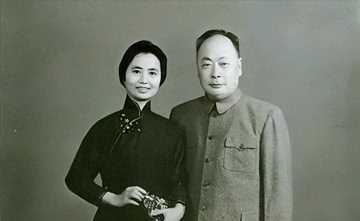 被关在门外后陈毅高喊要离婚，张茜为难之际，周总理给予了怎样独特的建议？
一九五六