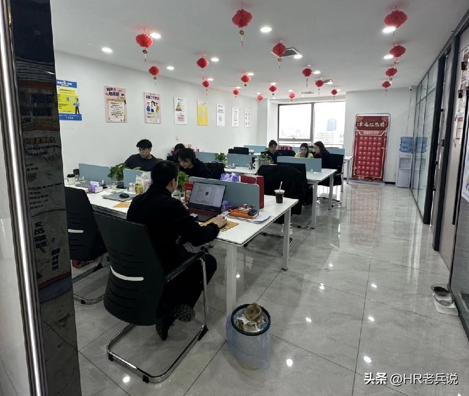 今天跟面了一个34岁、已经空窗半年的候选人，在问到期望工资时，候选人表示不低于2