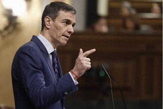 纵火的美国还想被夸？美伊刚一宣布停火，整个欧洲全在捧着美国的臭脚吹捧，就西班牙首