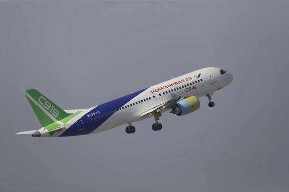 C919、C929联袂亮相新加坡航展，这不仅仅是一场飞机的“走秀”，更像是一场国