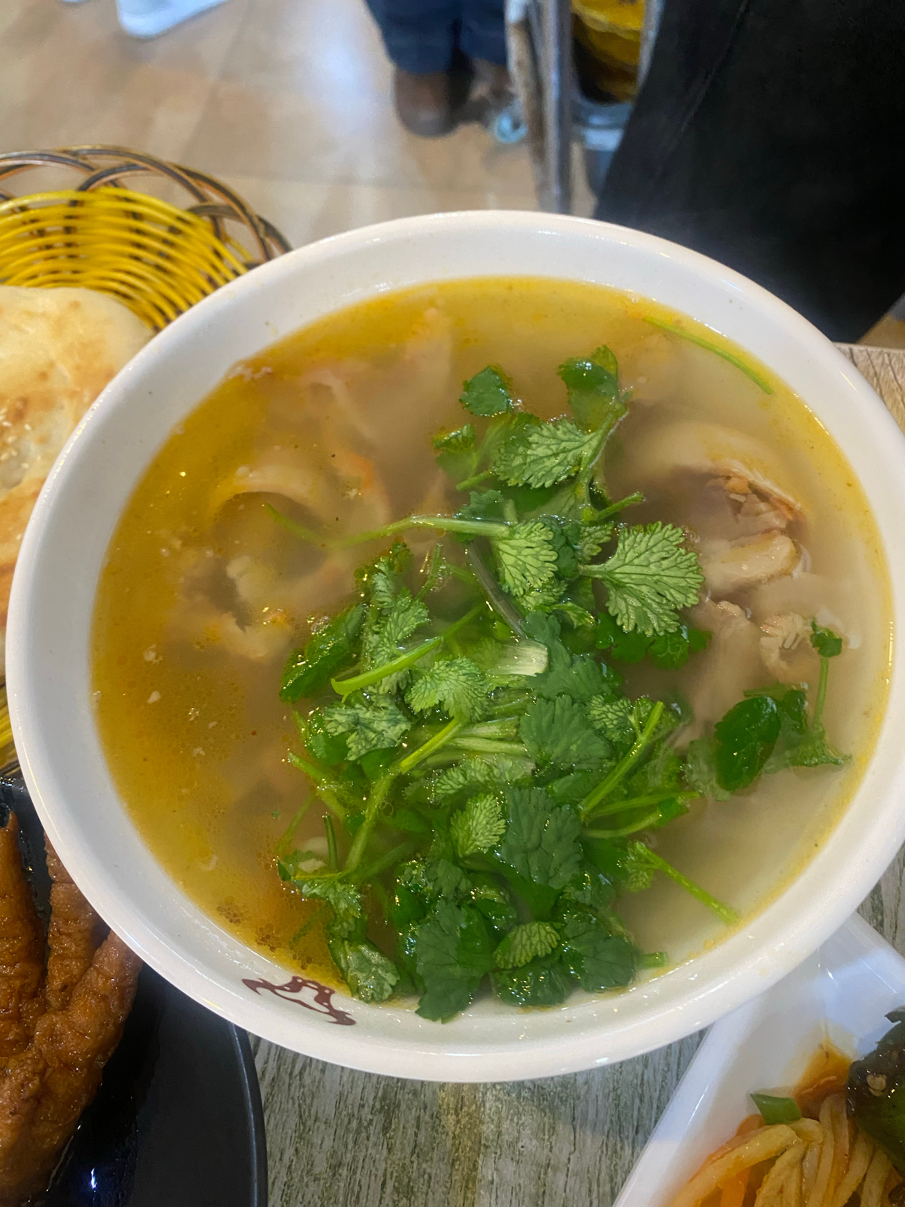 不知道里有木有郑州的宝子～我实名推荐这家牛肉汤！！简直是我和我同事的命太好吃了！