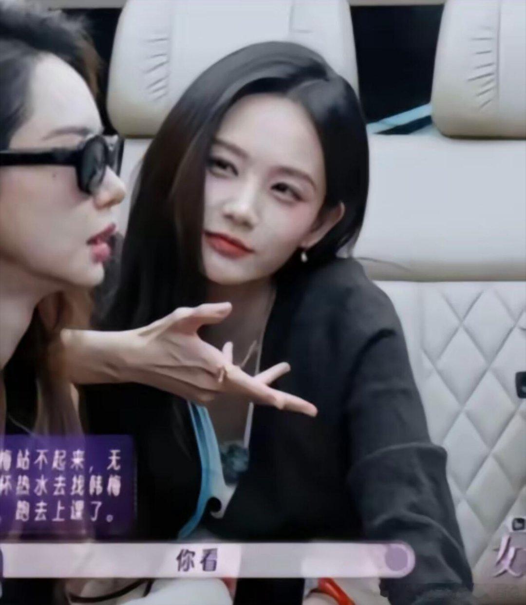 谁来懂一下李一桐这双手《书卷一梦》里她手部的小细节，捂嘴、缠丝线、接茶杯，每一个